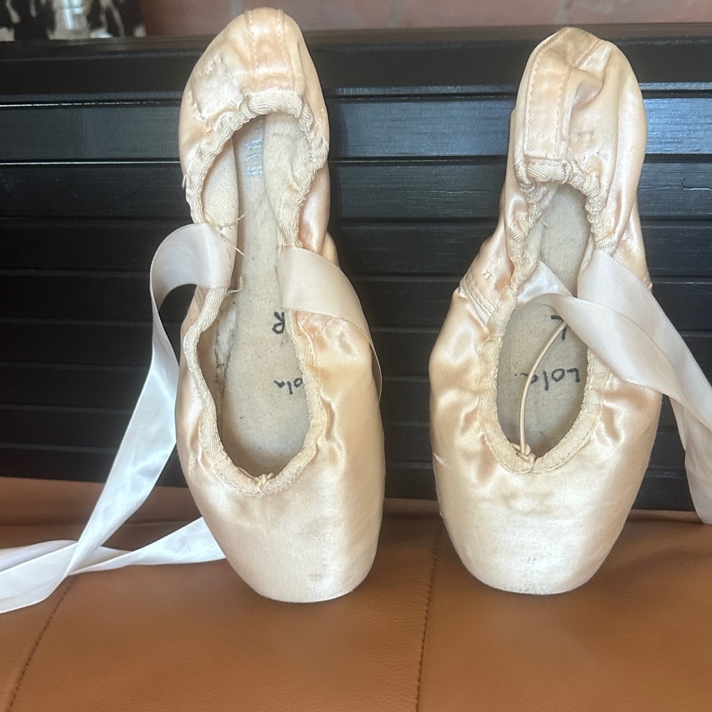 Bloch Satin Ballet Shoes in pink